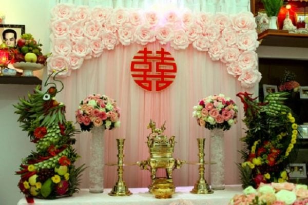 Lưu ý khi chọn hoa tươi trang trí bàn thờ ngày cưới