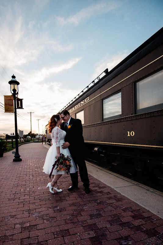 1617709166 579 Philadelphia Vintage DIY Train Wedding on Offbeat Bride 49 - Đám cưới xe lửa tự làm lấy cảm hứng từ cổ điển |  Cô dâu lạc quan