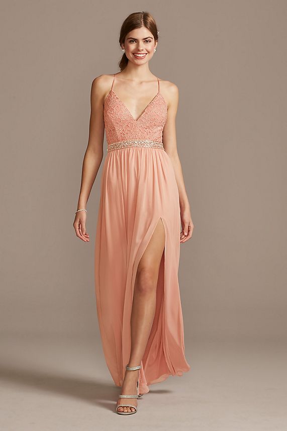 Váy dạ hội viền ren màu hồng đào với Đai pha lê