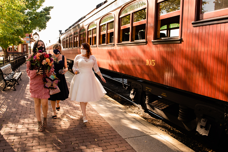 Philadelphia Vintage DIY Train Wedding on Offbeat Bride 18 - Đám cưới xe lửa tự làm lấy cảm hứng từ cổ điển |  Cô dâu lạc quan