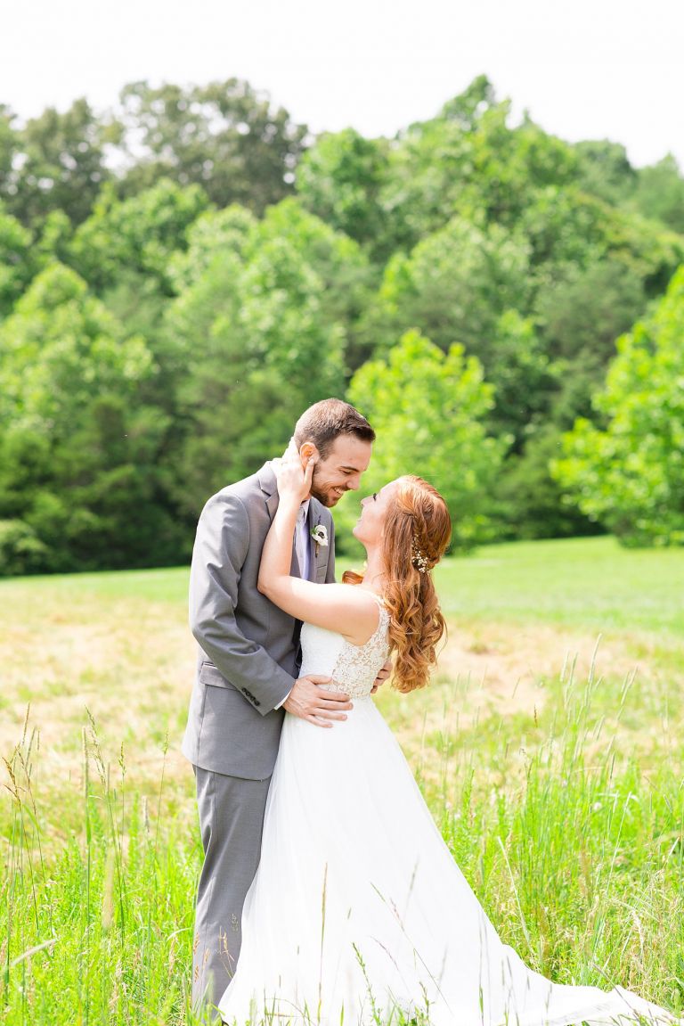 Đám cưới Virginia tại Mountain Ridge Địa điểm Đám cưới Ý tưởng Cái nhìn Đầu tiên