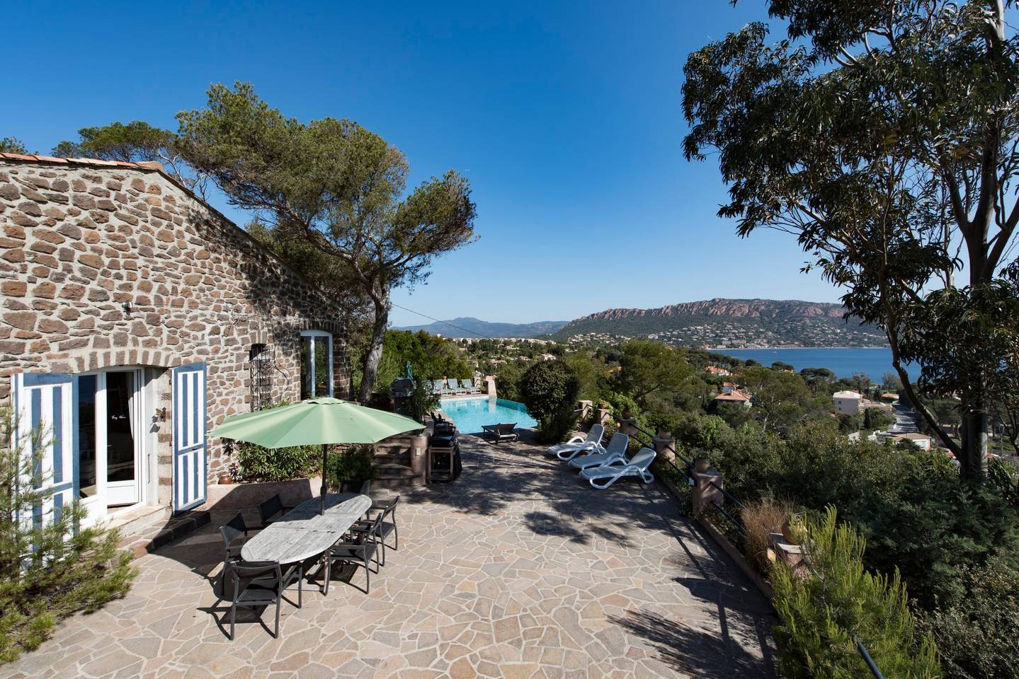 10 Incredible Affordable Airbnb Wedding Venues Around the World La Farigoule Provence France 2 1 - Làm thế nào để nhanh chóng lên kế hoạch cho một đám cưới trong vòng ba tháng!