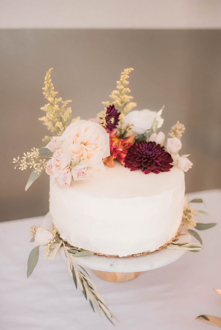 Virginia Micro Wedding Cake với hoa tươi