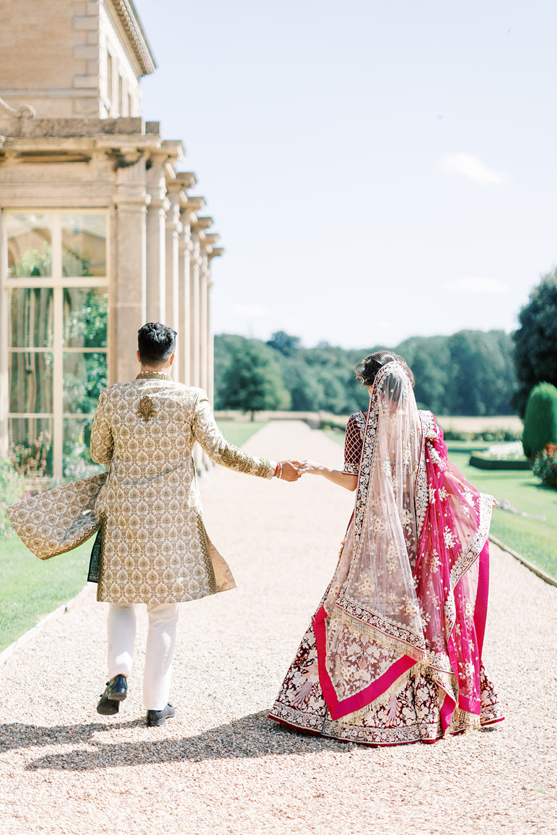 Breathtaking Royal Indian Wedding Inspiration at Prestwold Hall Sophie May Photo 17 - Bridal Musings đang gây quỹ cho Ấn Độ và bạn có thể giành được một tính năng IG!