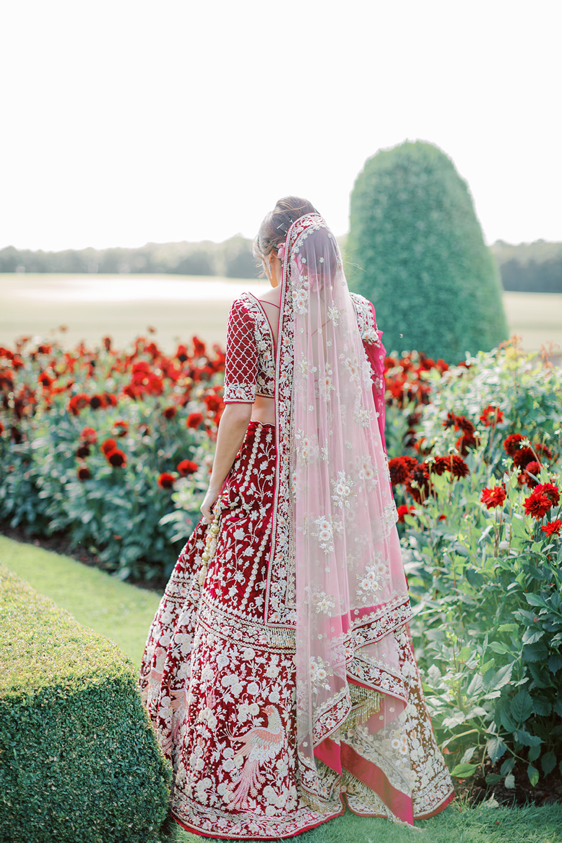 Breathtaking Royal Indian Wedding Inspiration at Prestwold Hall Sophie May Photo 20 - Bridal Musings đang gây quỹ cho Ấn Độ và bạn có thể giành được một tính năng IG!