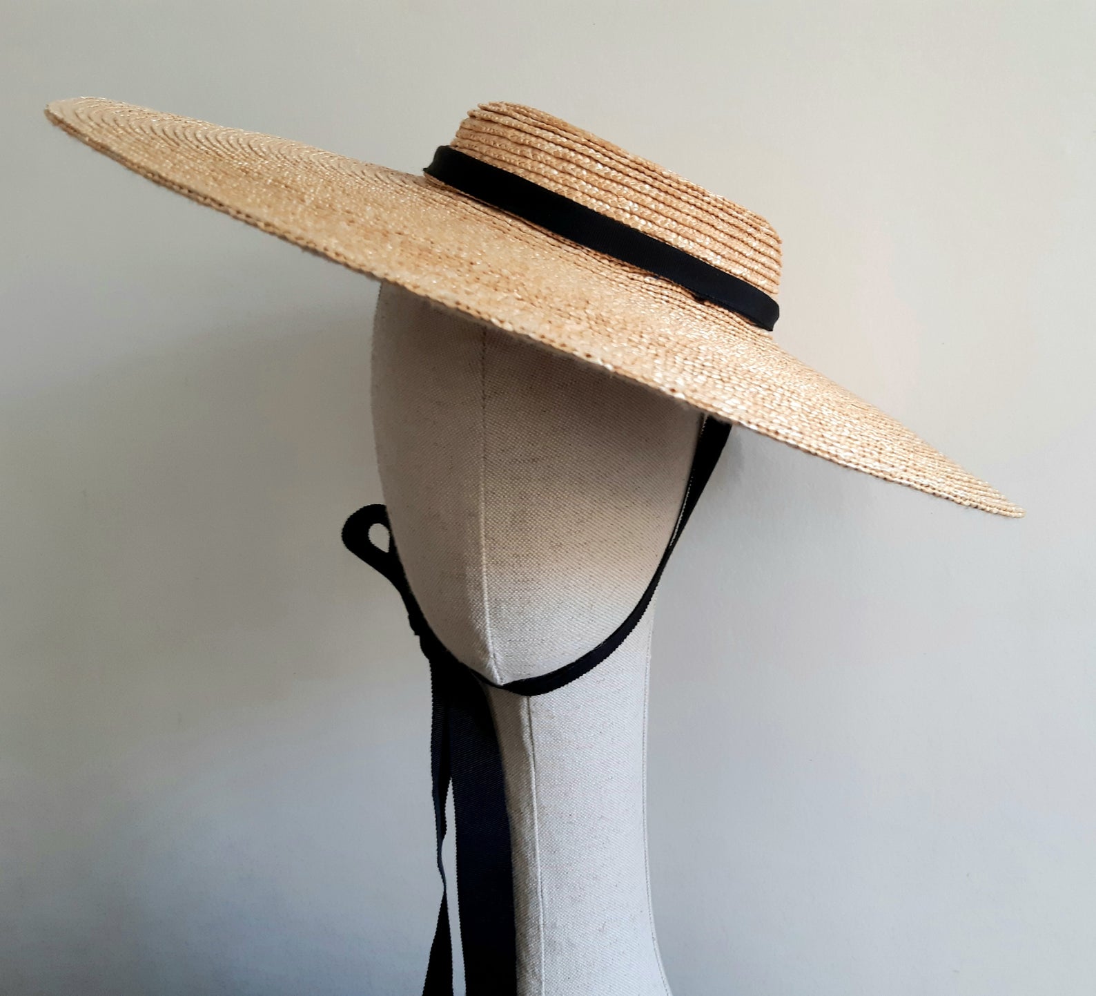 Karin Corgin Millinery Cute Summer Sun Hats for Your Wedding or Elopement Bridal Musings - 25 chiếc mũ cô dâu mùa hè hợp thời trang cho chuyến đi của bạn Cottagecore