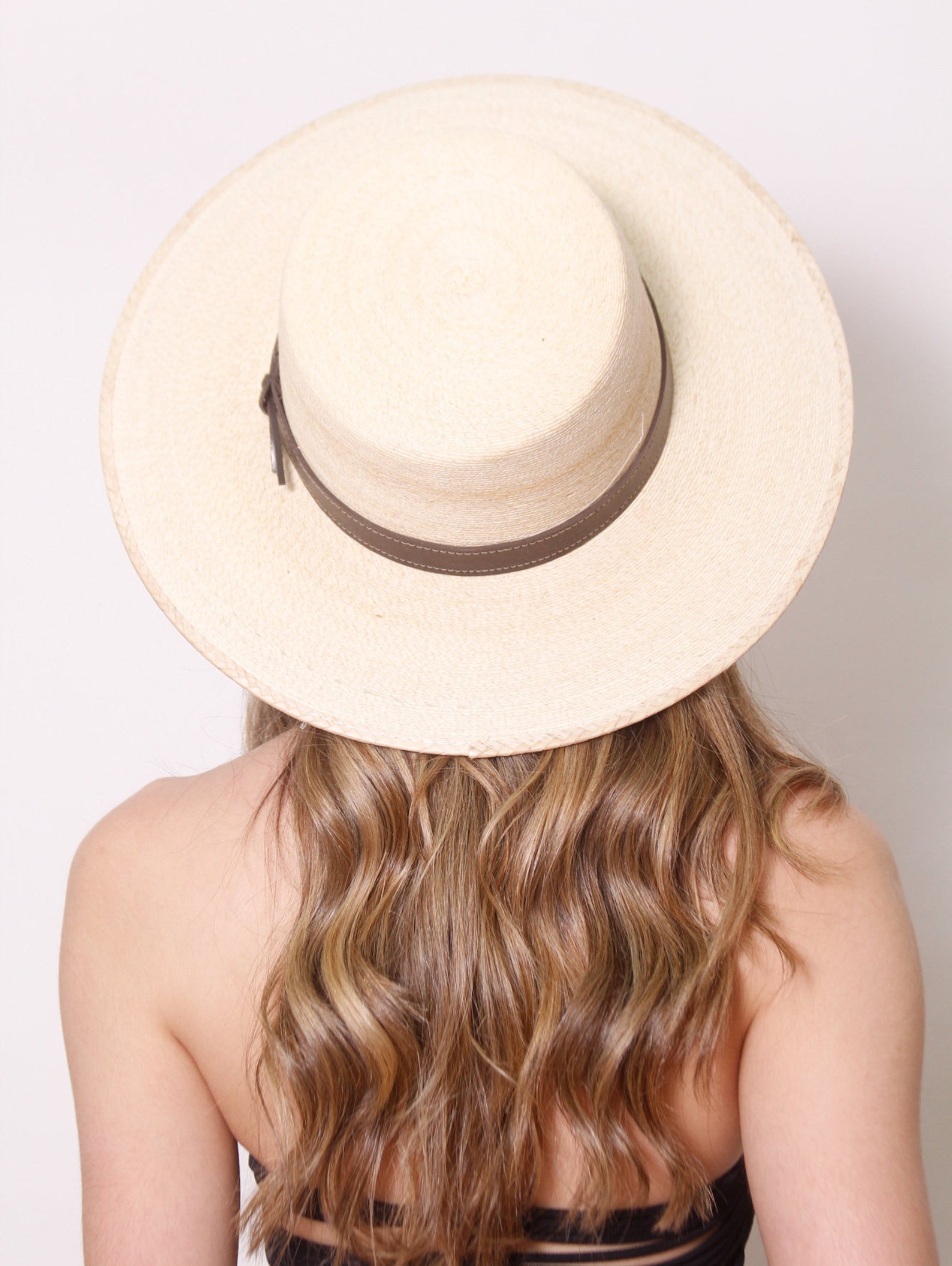 Maya by Me Cute Summer Sun Hats for Your Wedding or Elopement Bridal Musings - 25 chiếc mũ cô dâu mùa hè hợp thời trang cho chuyến đi của bạn Cottagecore