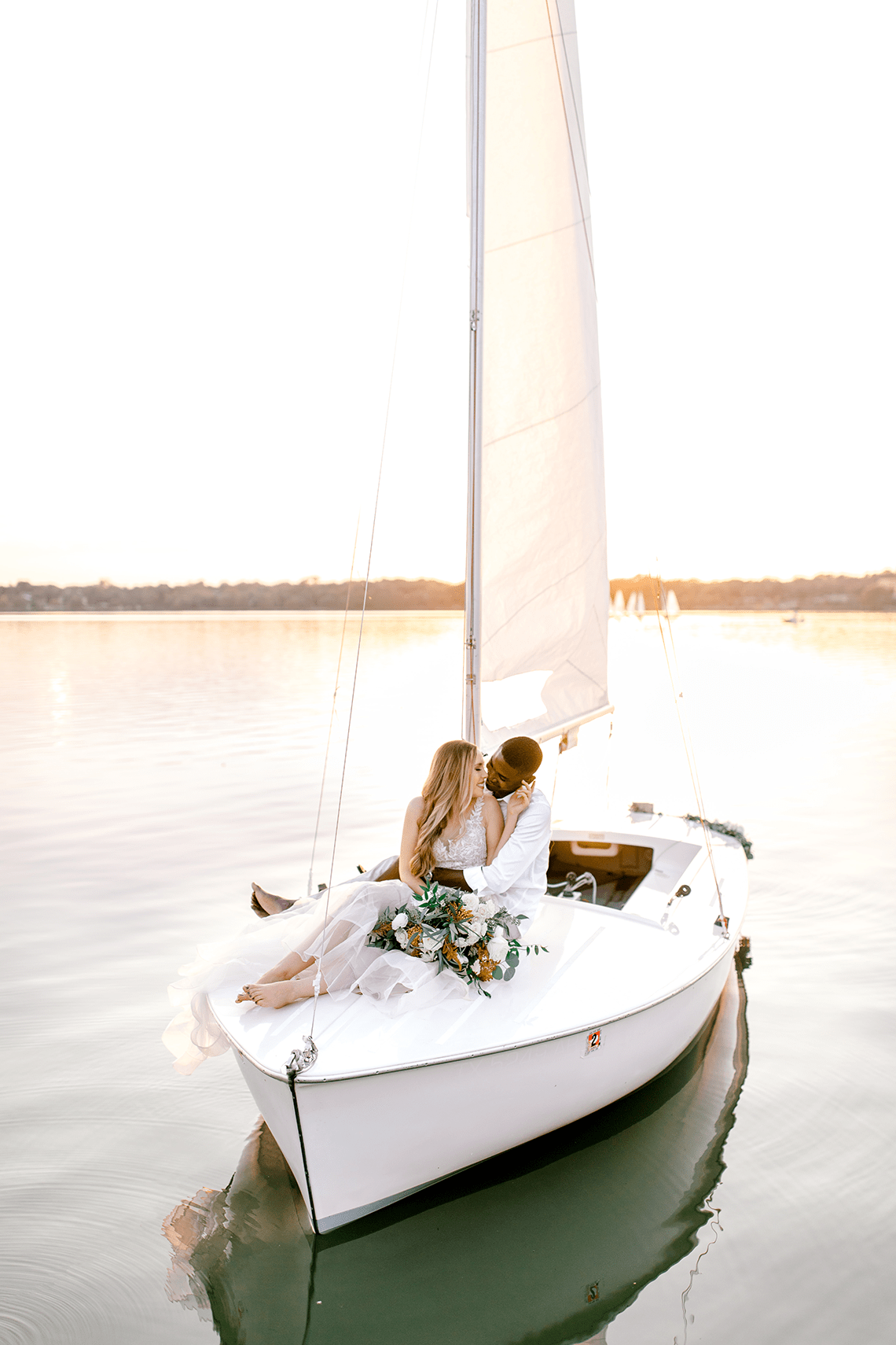 Simple Romantic Sunset Sailboat Elopement Inspiration Lyndi Ruth Photography 18 - Mẹo lập kế hoạch đám cưới cho khi bạn đang ở trong một mối quan hệ xa
