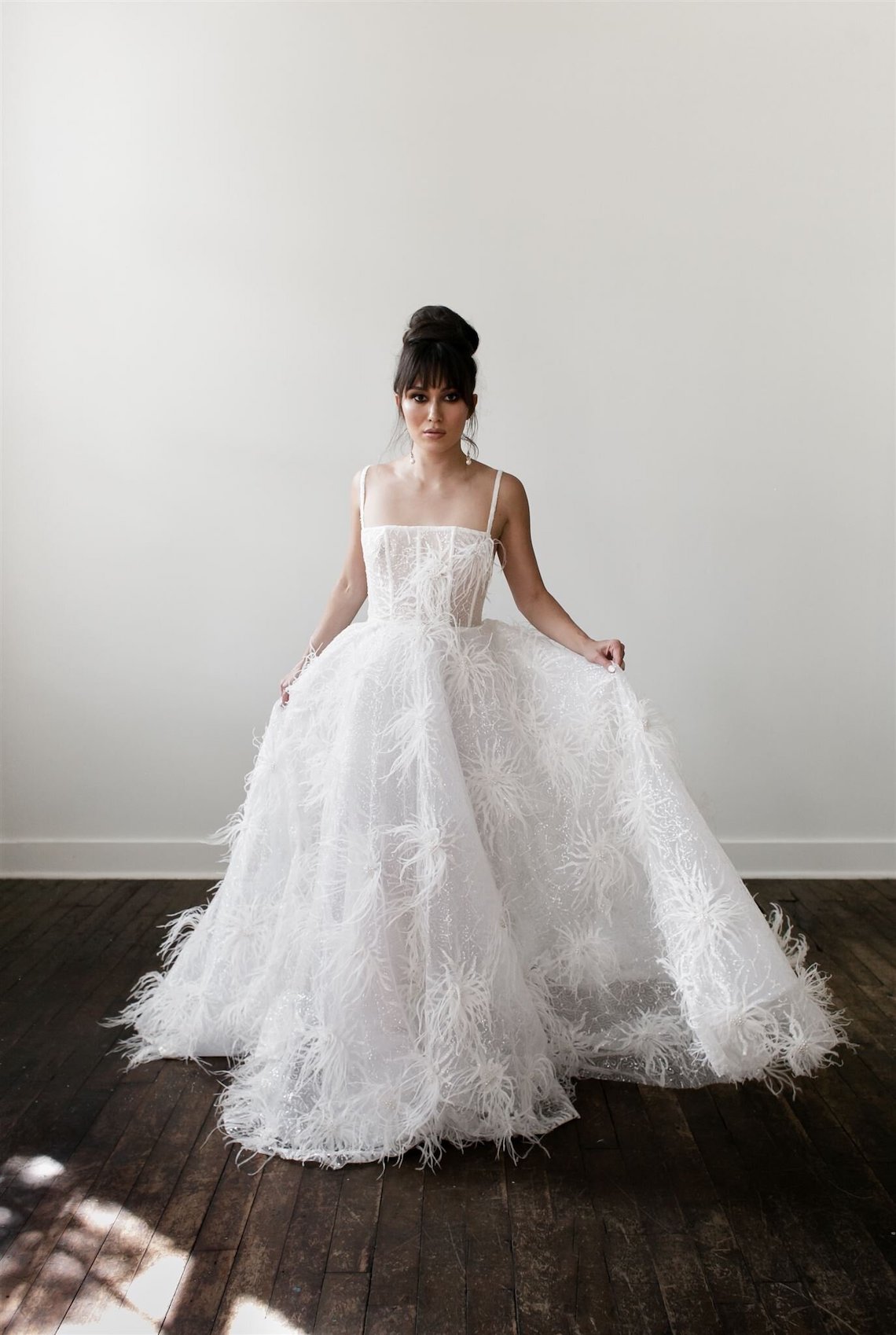 The Reign Feather Wedding Dress by Varca Bridal Fashion forward Ballgowns for the Alternative Cool Bride 2 - 20 chiếc váy dạ hội tuyên bố dành cho cô dâu sành điệu, thời trang