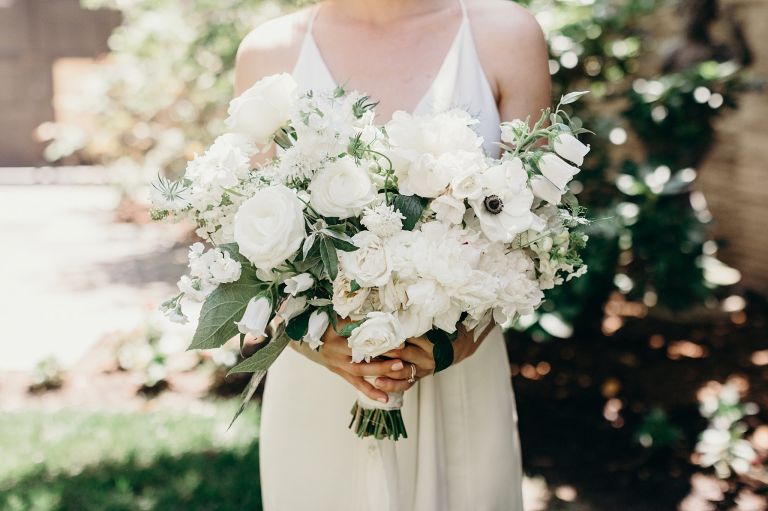 Bó hoa cưới màu trắng