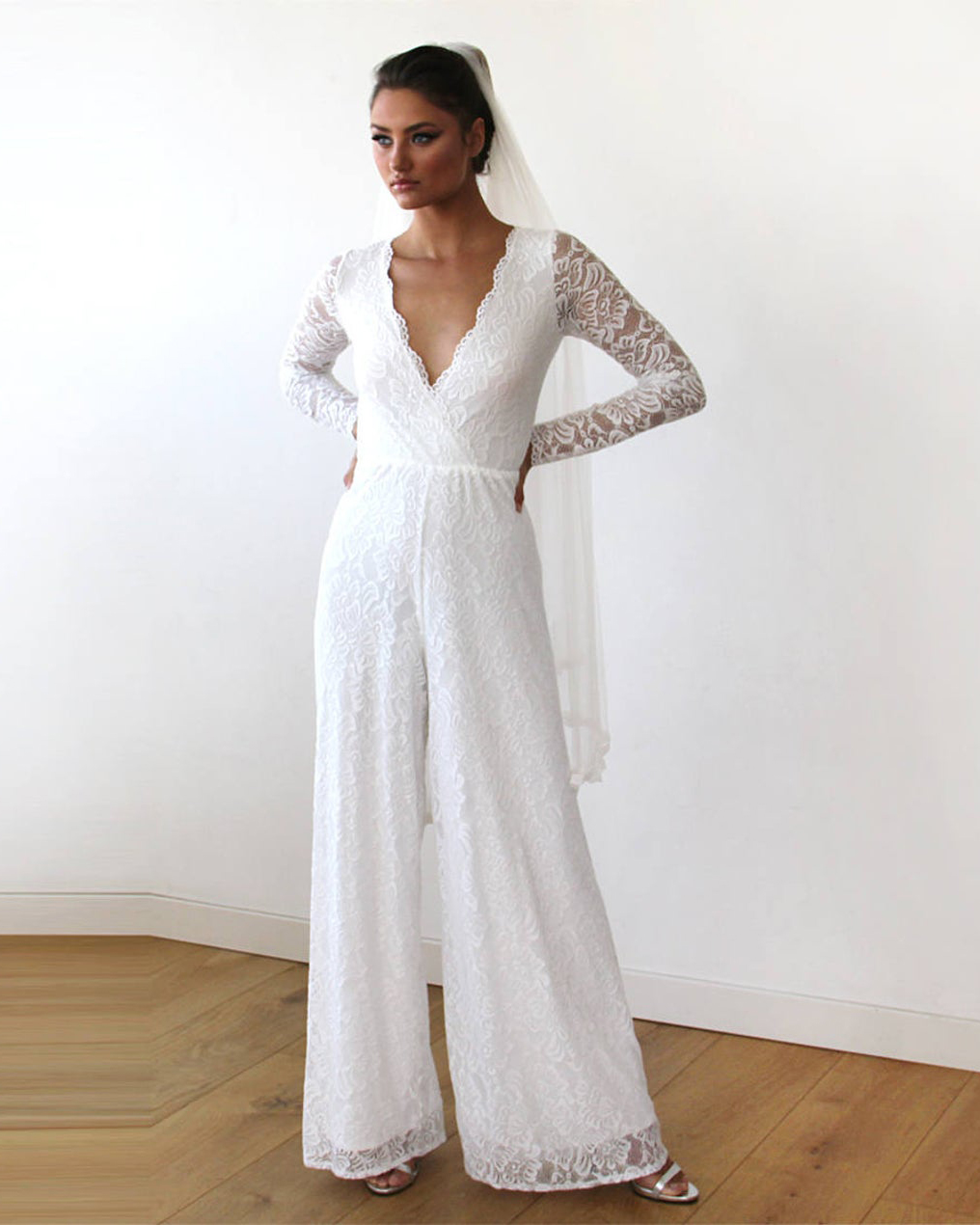 Blush Fashion Lace Bridal Jumpsuit Bridal Jumpsuits Under 500 Bridal Musings - 24 bộ áo liền quần cô dâu sành điệu (Tất cả đều có giá dưới 500 đô la!)