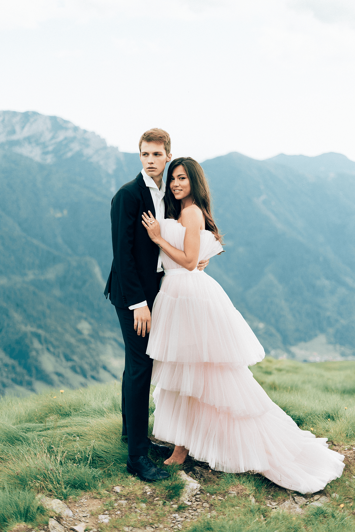 Enchanting Italian Alps Wedding Inspiration Svetlana Cozlitina 26 - 30 chiếc áo dài cưới màu hồng dành cho cô dâu yêu thích sắc màu