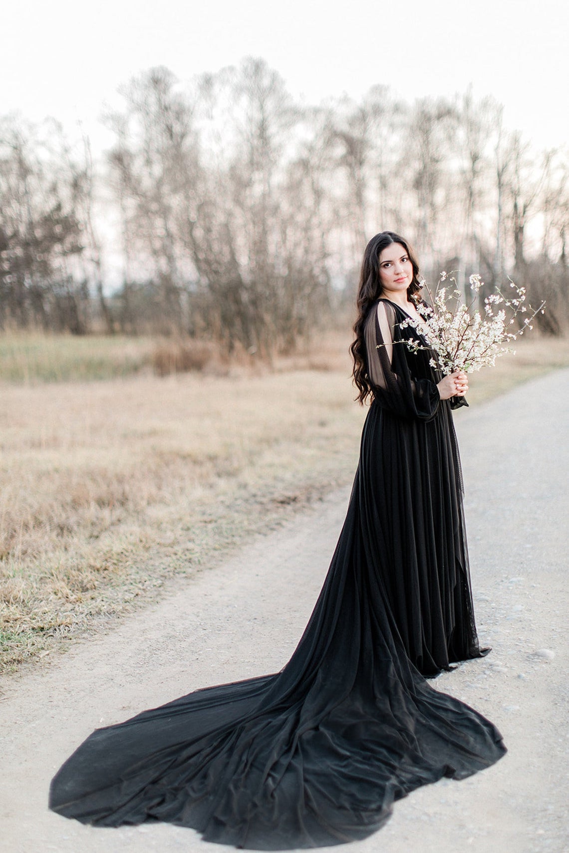Hannah Tikannen Black Wedding Dress Gorgeous Black Wedding Dresses for the Alternative Bride Bridal Musings - 30 chiếc váy cưới màu đen mà chúng tôi yêu thích cho cô dâu thay thế