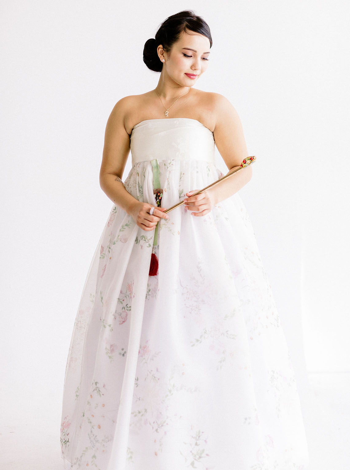 Modern Korean Wedding Inspiration lilelements Anadena Photography 48 - 15 chiếc váy cưới Hanbok Hàn Quốc tuyệt đẹp và hiện đại