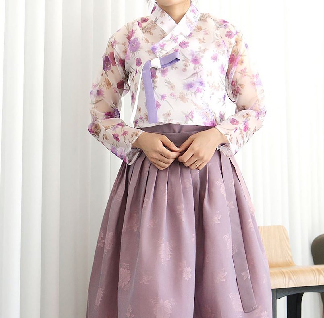 Purple Lilac Lavender Print Wedding Hanbok Modern Korean Hanbok Wedding Dresses Bridal Musings - 15 chiếc váy cưới Hanbok Hàn Quốc tuyệt đẹp và hiện đại