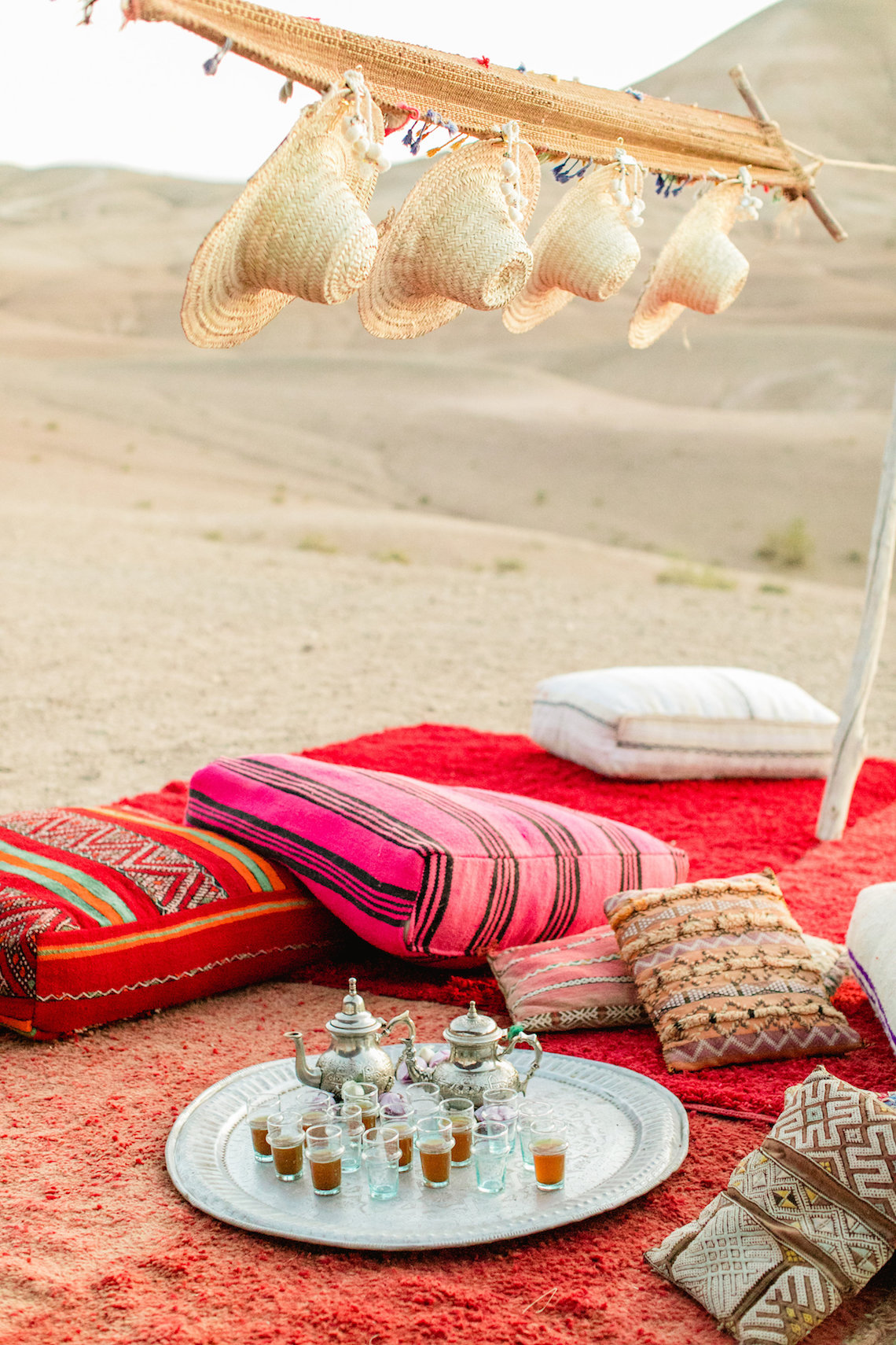 Stunning Luxurious and Bohemian Moroccan Desert Wedding Inspiration Roberta Facchini 45 - Đừng làm những điều này nếu có lệnh cấm đốt trong đám cưới của bạn