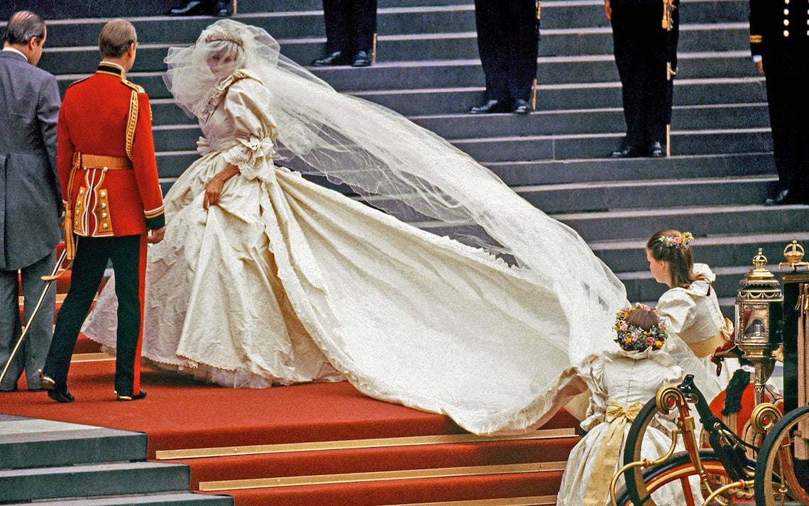 Taffeta Wedding Dresses are Trending Dresses like Princess Diana Wedding Dress Bridal Musings 4 - Váy cưới Taffeta đang trở lại xu hướng (nhờ Công nương Diana)