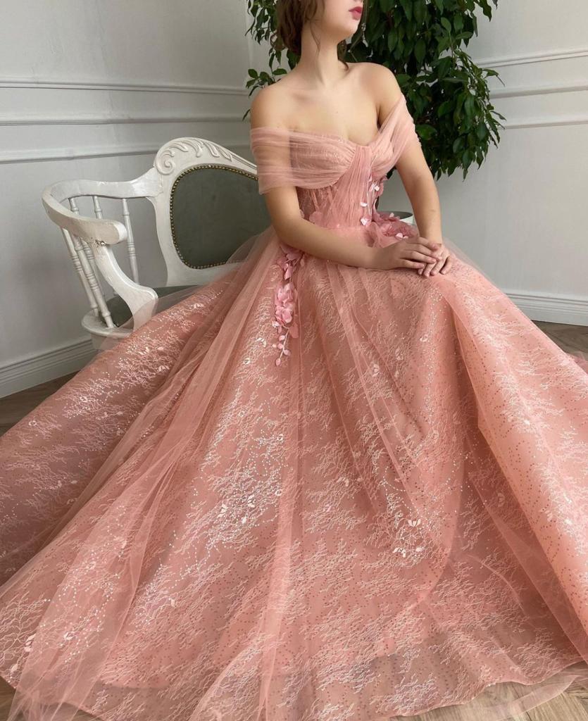 Teuta Matoshi Pastel Ethereal Gown Wedding Dress Best Pink Wedding Dresses for 2021 2022 Brides Bridal Musings 1 - 30 chiếc áo dài cưới màu hồng dành cho cô dâu yêu thích sắc màu