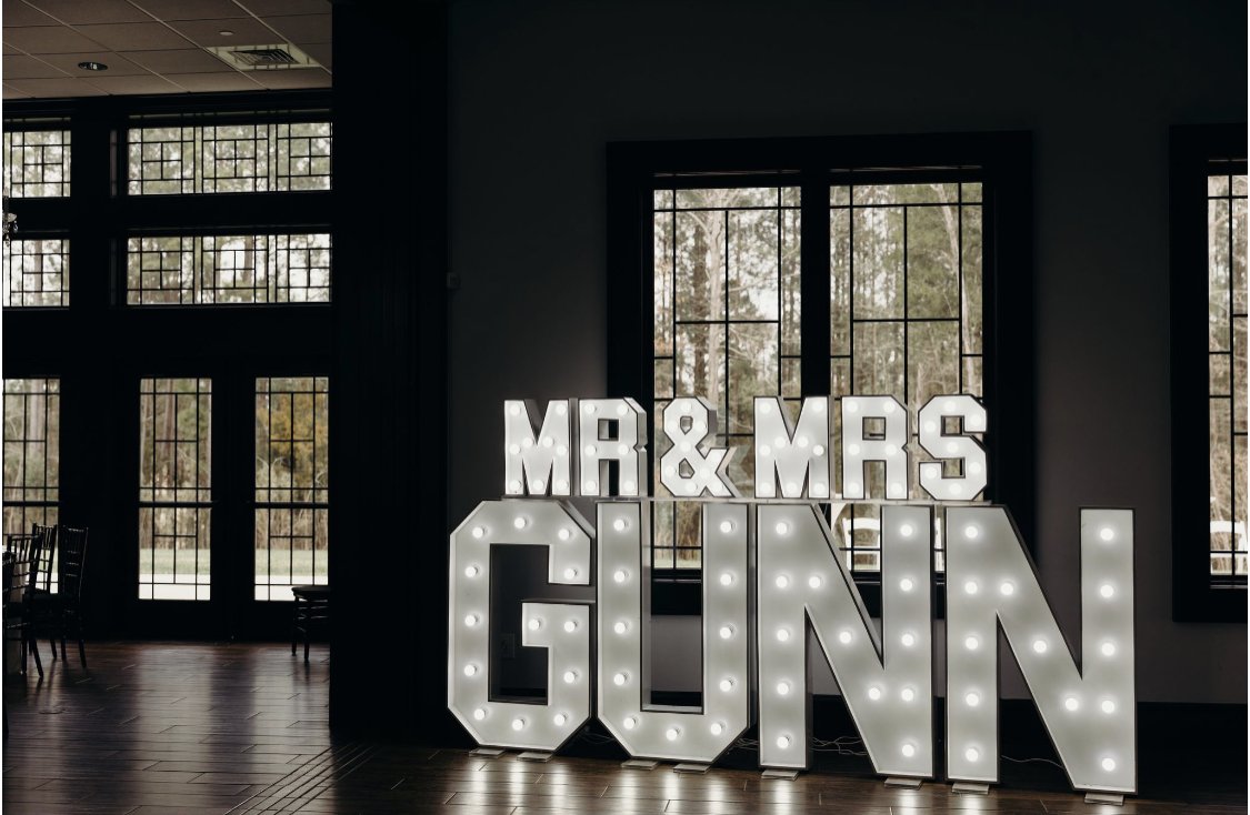 mr & mrs gunn light sign