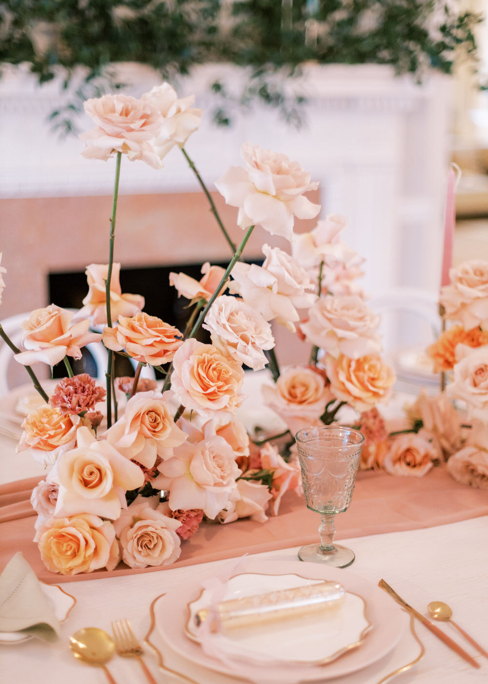 Đám cưới xếp tầng màu hồng hoa hồng