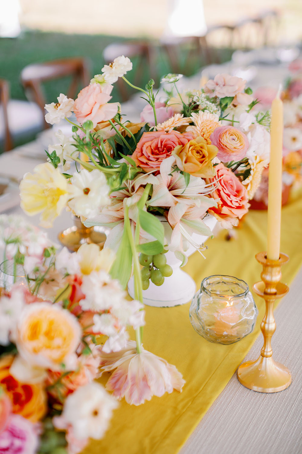 Flower Aisle Wedding Canary Lichen Hues Backyard Đám cưới