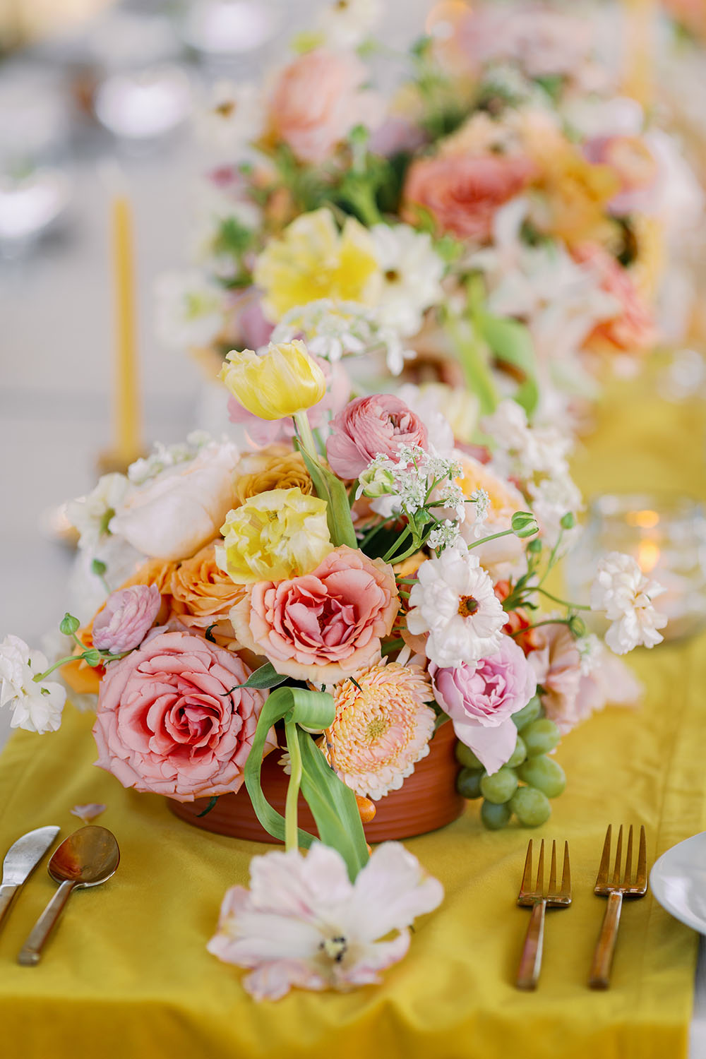 Flower Aisle Wedding Canary Lichen Hues Backyard Đám cưới