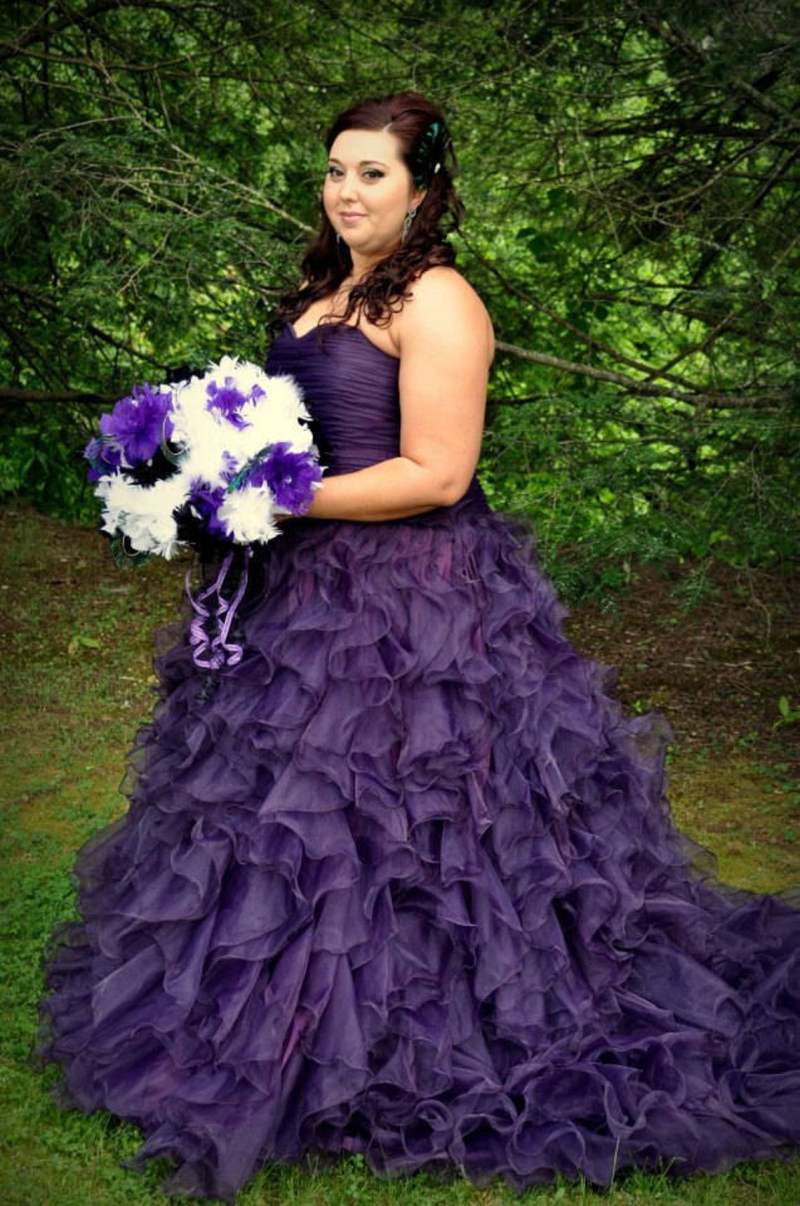 Chiếc váy màu tím này của Wedding Dress Fantasy được làm theo đơn đặt hàng, chính xác từ số đo của bạn.