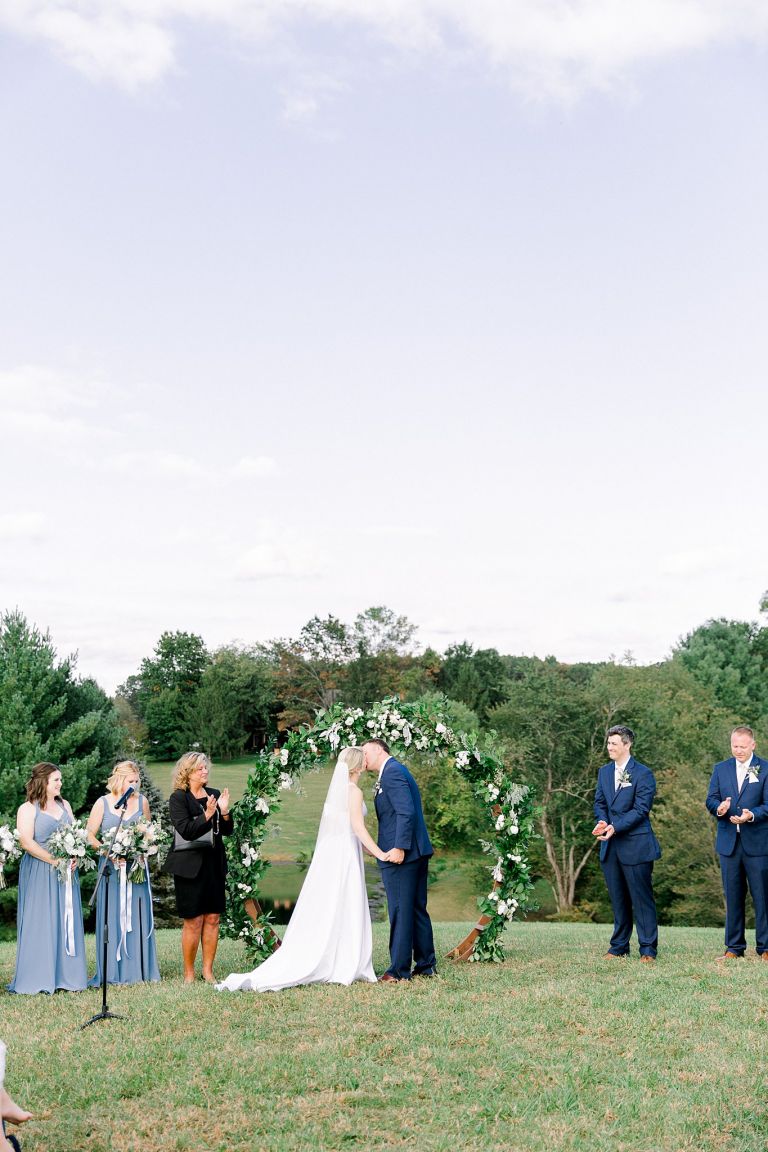 Đám cưới màu xanh bụi ở Virginia
