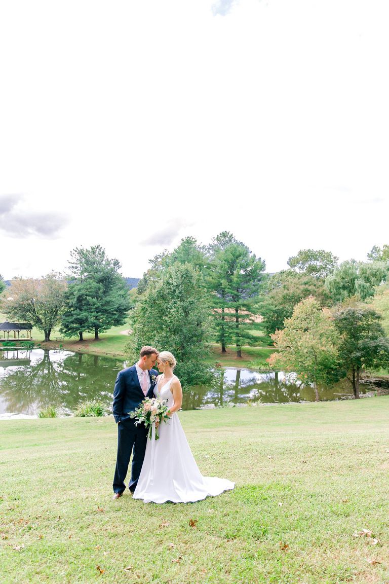 Đám cưới màu xanh bụi ở Virginia