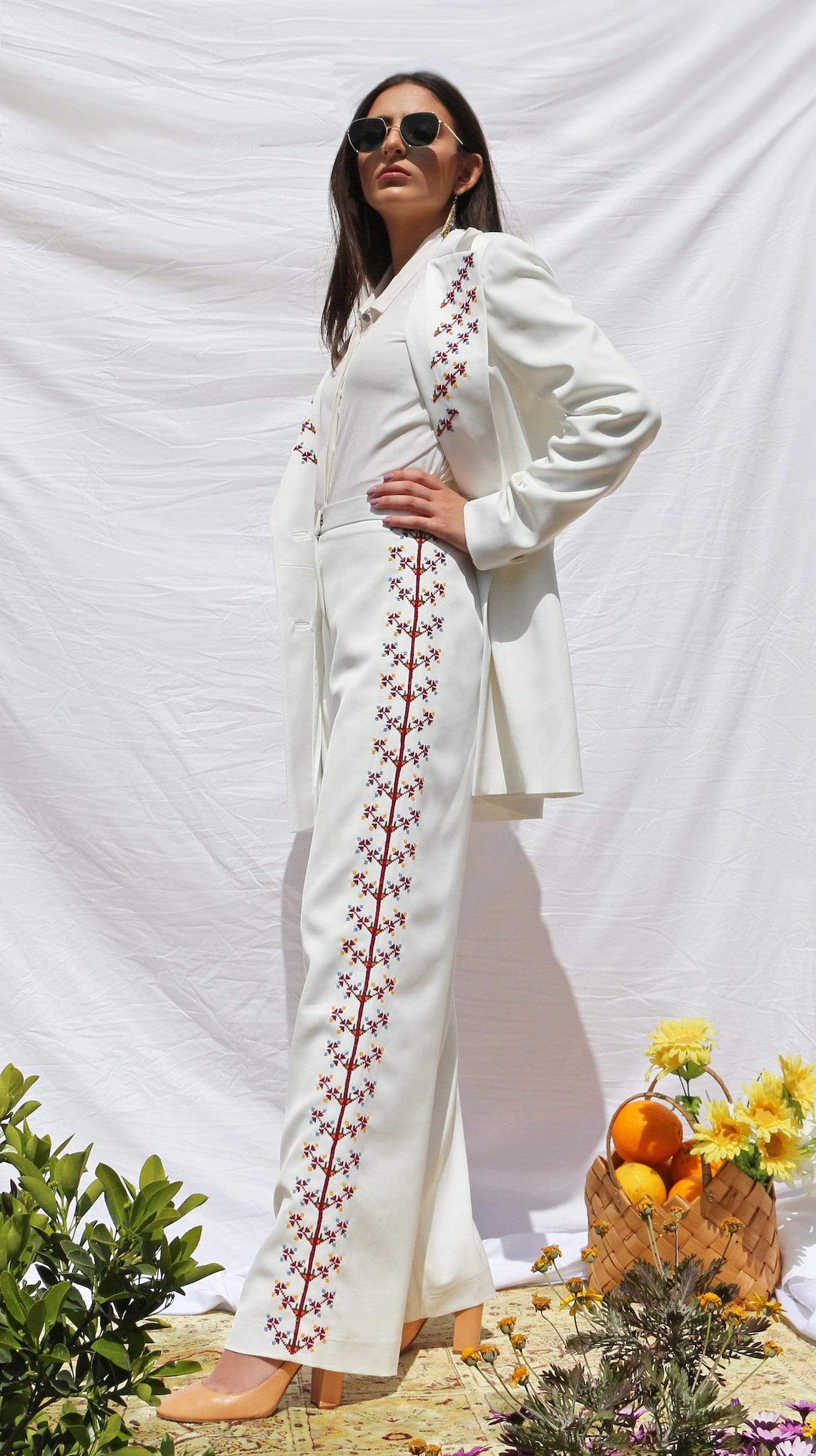 Deerah Embroidered Wedding Pantsuit Killer Bridal Pantsuits for 2021 2022 Brides Bridal Musings 2 - 15 bộ quần áo cưới Killer dành cho cô dâu 2021/2022