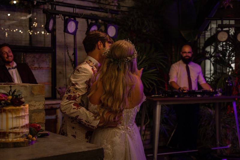 Marrying your high school sweetheart on offbeat bride 50 - Khi bạn kết hôn với người yêu thời trung học của bạn với một bữa tiệc khiêu vũ đẹp như mơ trong lễ hội tình yêu