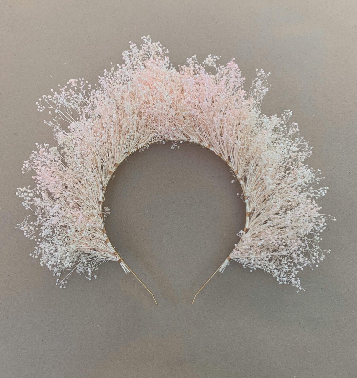 Pink Gypso Bridal Flower Crown on Etsy 20 Gorgeous Bridal Tiaras and Crowns for Your Wedding - 20 vương miện & vương miện cô dâu quá độc đáo (& hoàn toàn tuyệt đẹp!)