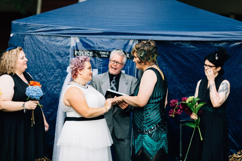 transgender wedding in Iowa on offbeat bride 23 - Một kỳ quặc thời gian du lịch chuyển giới đồng tính nữ đám cưới