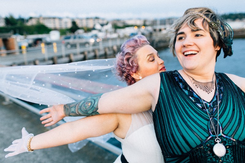 transgender wedding in Iowa on offbeat bride 44 - Một kỳ quặc thời gian du lịch chuyển giới đồng tính nữ đám cưới