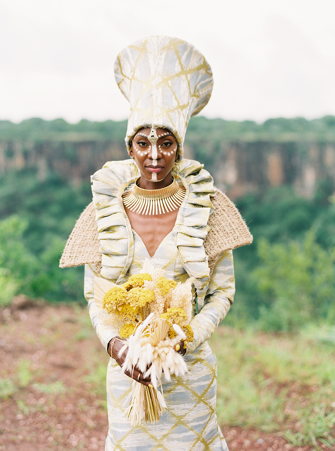 Black Panther Inspired African Wedding Ideas Livingstone Island Zambia Love From Mwai Stepan Vrzala 155 - 8 kiểu váy cưới tuyệt đẹp từ khắp châu Phi
