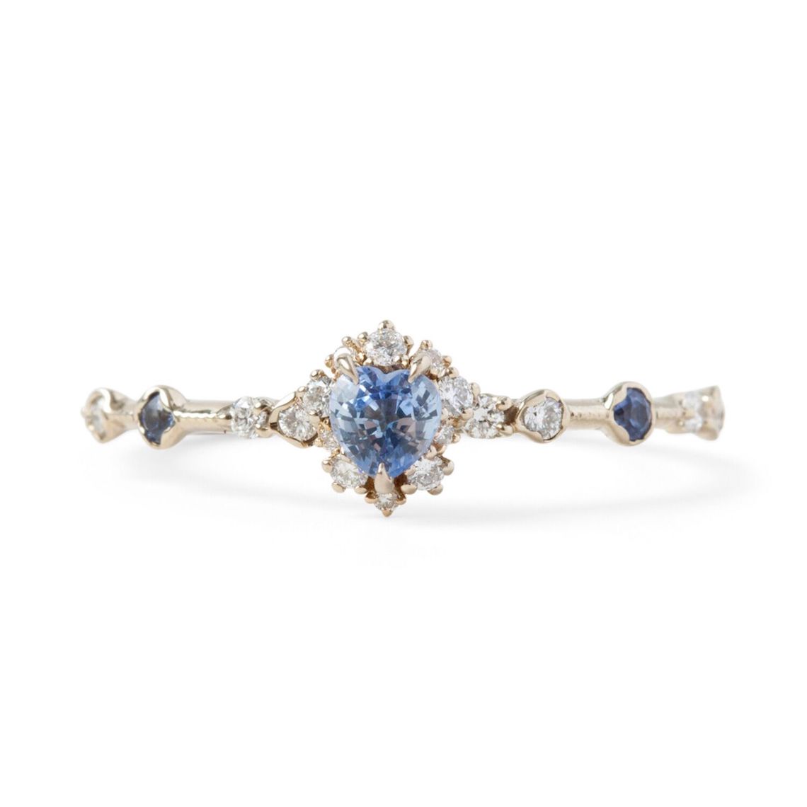 Kataoka Catbird Sapphire Engagement Ring Guide Bridal Musings 1 - Tại sao chúng tôi yêu thích nhẫn đính hôn Sapphire (và chồng sắp cưới của bạn cũng vậy)