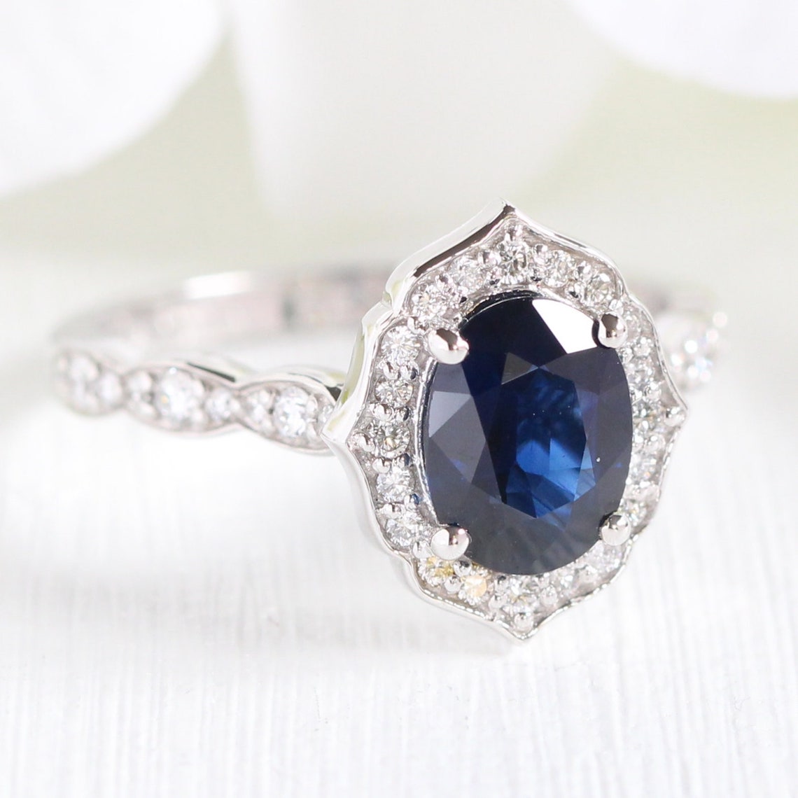 La More Design Etsy Sapphire Engagement Ring Guide Bridal Musings 1 - Tại sao chúng tôi yêu thích nhẫn đính hôn Sapphire (và chồng sắp cưới của bạn cũng vậy)