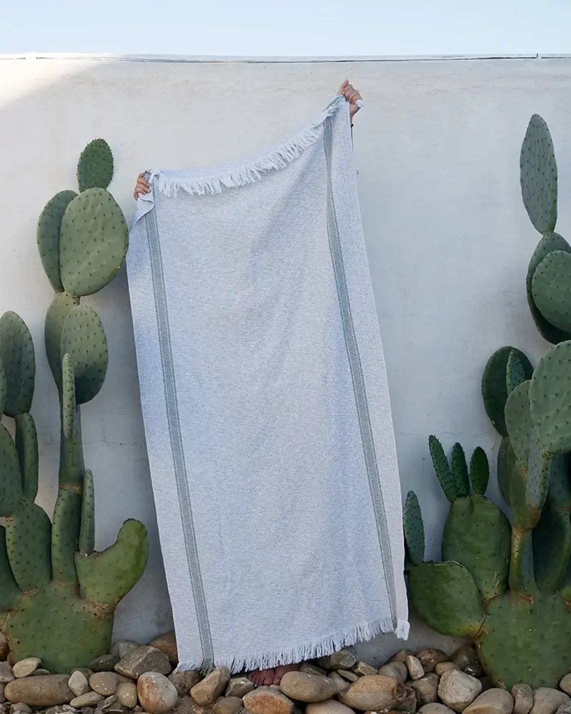 Mungo Summer Towel Safari Chic Outfits for your Honeymoon Bridal Musings 2 - Mặc gì trong Tuần trăng mật Safari ở Châu Phi