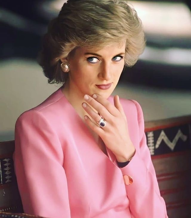 Princess Diana Sapphire Engagement Ring Bridal Musings 1 - Tại sao chúng tôi yêu thích nhẫn đính hôn Sapphire (và chồng sắp cưới của bạn cũng vậy)