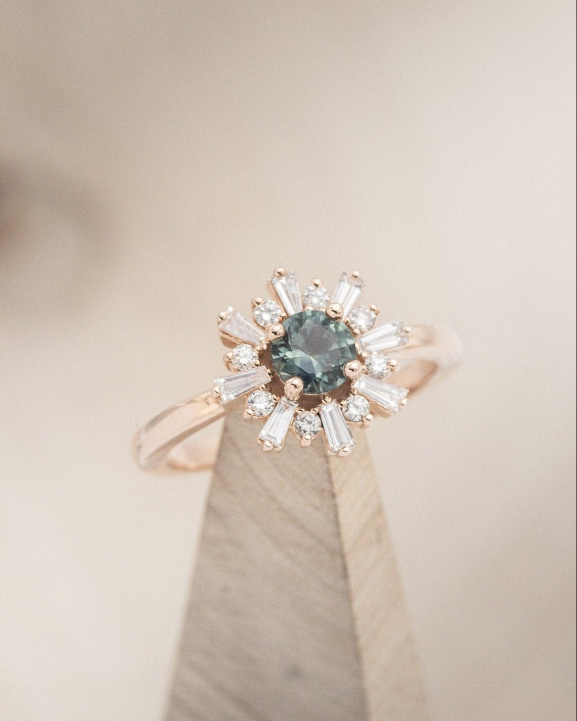 Staghead Designs Etsy Sapphire Engagement Ring Guide Bridal Musings 1 e1631900881202 - Tại sao chúng tôi yêu thích nhẫn đính hôn Sapphire (và chồng sắp cưới của bạn cũng vậy)