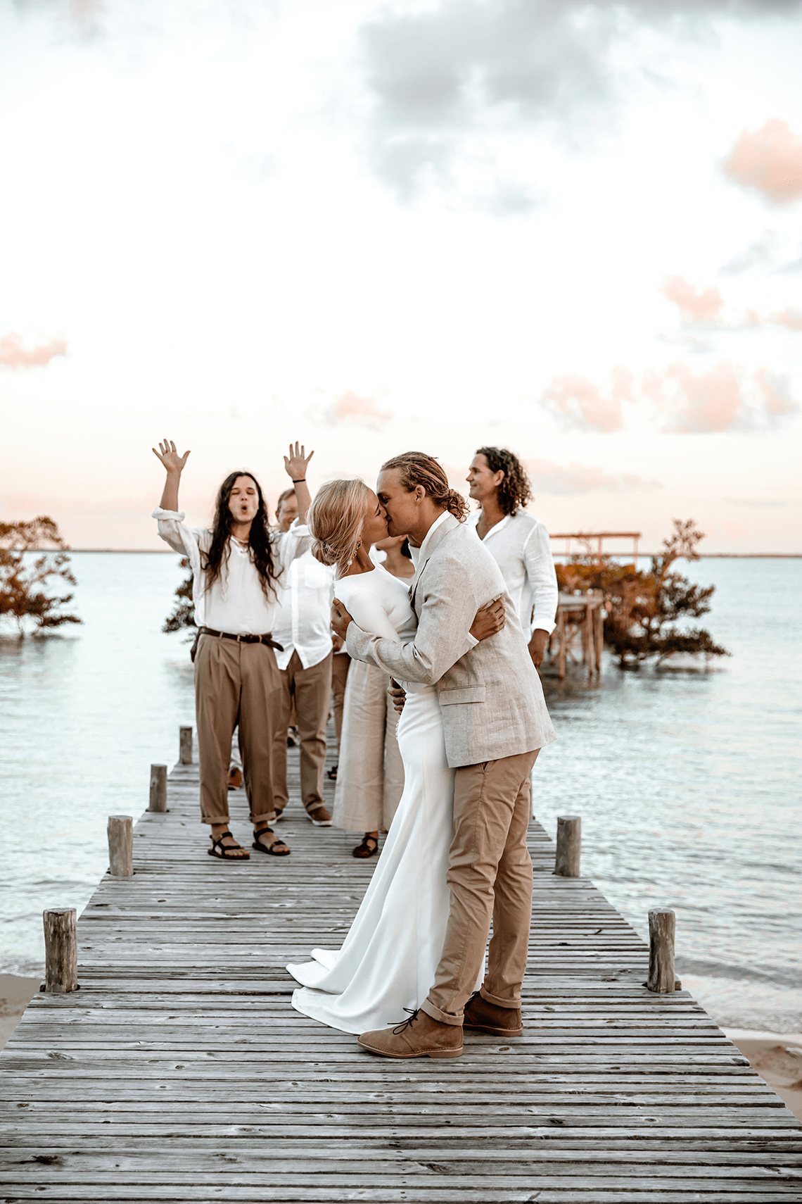 Stunning Mozambique Beach Wedding at Sunrise Sussurro Ayeh Photography Bo and Luca Bridal Musings 61 - Mẹo Lập kế hoạch & Cảm hứng Đám cưới Tốt nhất từ ​​khắp Châu Phi