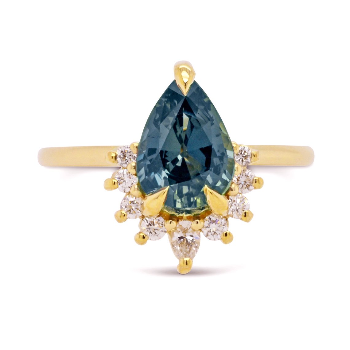 Valerie Madison Jewelry Sapphire Engagement Ring Guide Bridal Musings 2 - Tại sao chúng tôi yêu thích nhẫn đính hôn Sapphire (và chồng sắp cưới của bạn cũng vậy)