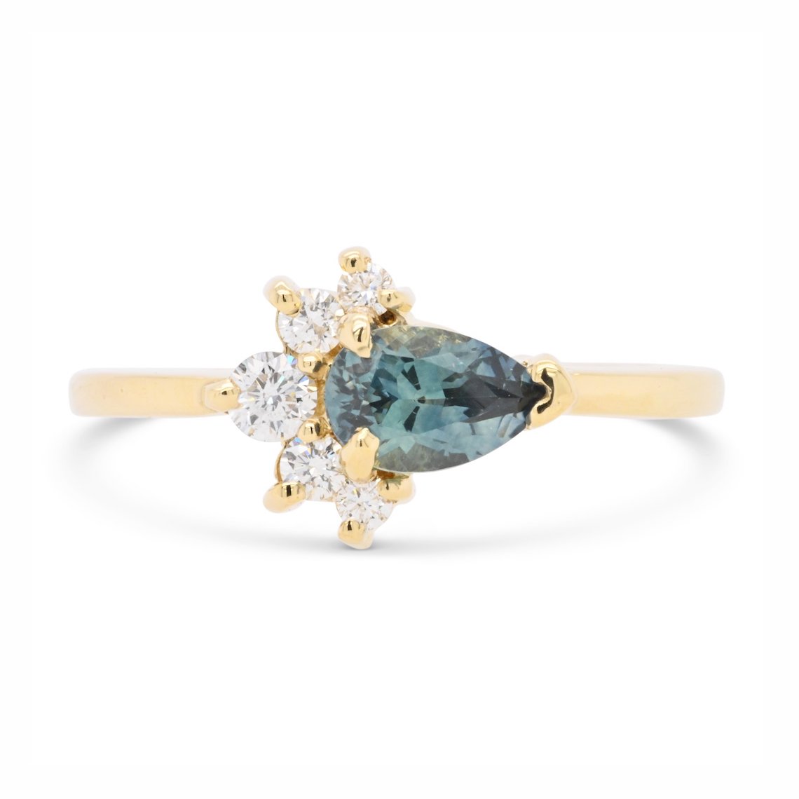 Valerie Madison Jewelry Sapphire Engagement Ring Guide Bridal Musings 3 - Tại sao chúng tôi yêu thích nhẫn đính hôn Sapphire (và chồng sắp cưới của bạn cũng vậy)