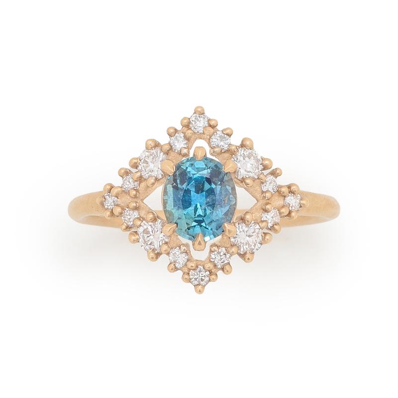 Valley Rose Jewelry Sapphire Engagement Ring Guide Bridal Musings 4 - Tại sao chúng tôi yêu thích nhẫn đính hôn Sapphire (và chồng sắp cưới của bạn cũng vậy)