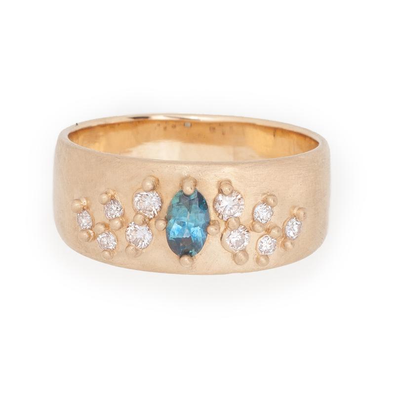 Valley Rose Jewelry Sapphire Engagement Ring Guide Bridal Musings 5 - Tại sao chúng tôi yêu thích nhẫn đính hôn Sapphire (và chồng sắp cưới của bạn cũng vậy)
