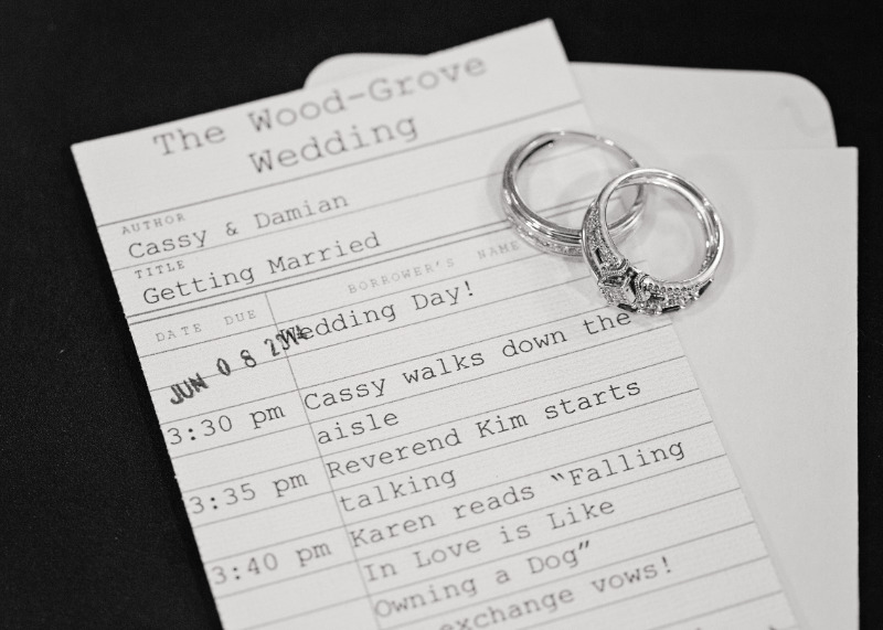 booklovers library wedding on offbeat bride 22 - Đám cưới trong thư viện của người yêu sách (với sự xuất hiện đặc biệt của Sonic the hedgehog)