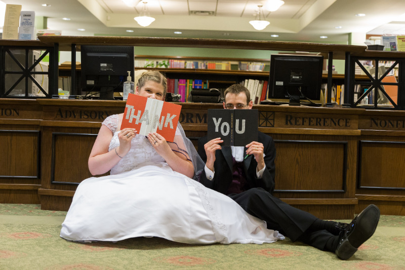 booklovers library wedding on offbeat bride 28 - Đám cưới trong thư viện của người yêu sách (với sự xuất hiện đặc biệt của Sonic the hedgehog)