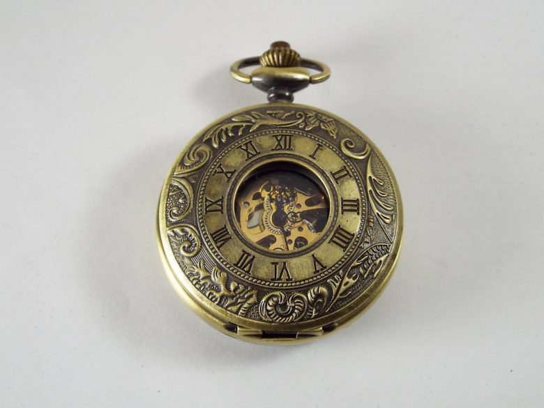 đồng hồ bỏ túi hơi nước bằng đồng này là một món quà kỷ niệm có một không hai
