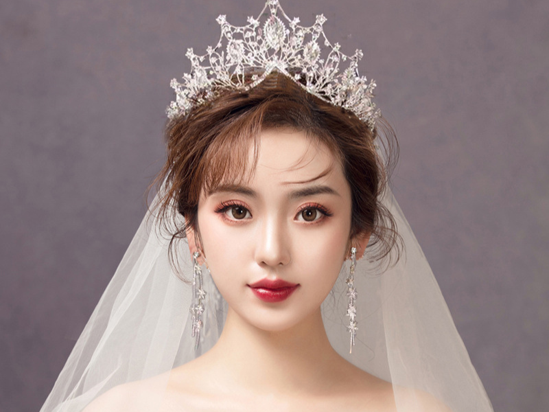 Phụ kiện trang trí vương miệng